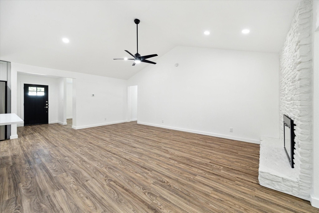 1311 Warrington Dr - Photo 8