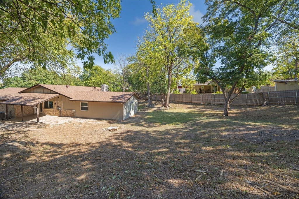 1311 Warrington Dr - Photo 20
