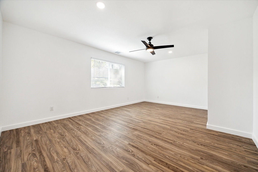 1311 Warrington Dr - Photo 12