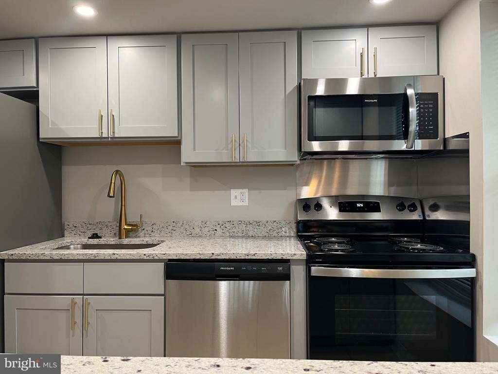 1316 W Chester Pike - Photo 3