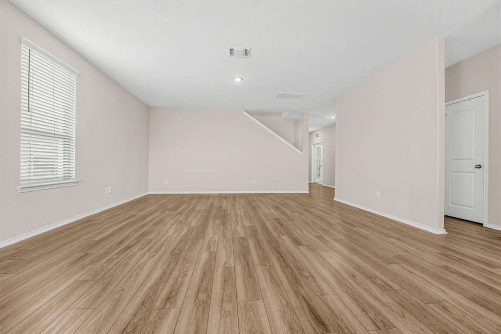 400 Bedford Falls Ln - Photo 3