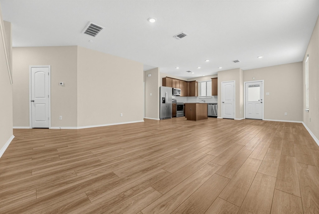 400 Bedford Falls Ln - Photo 2