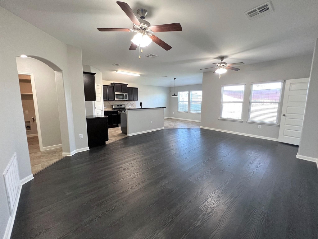 802 Mitchell Dr - Photo 3