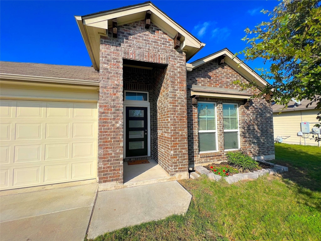 802 Mitchell Dr - Photo 0