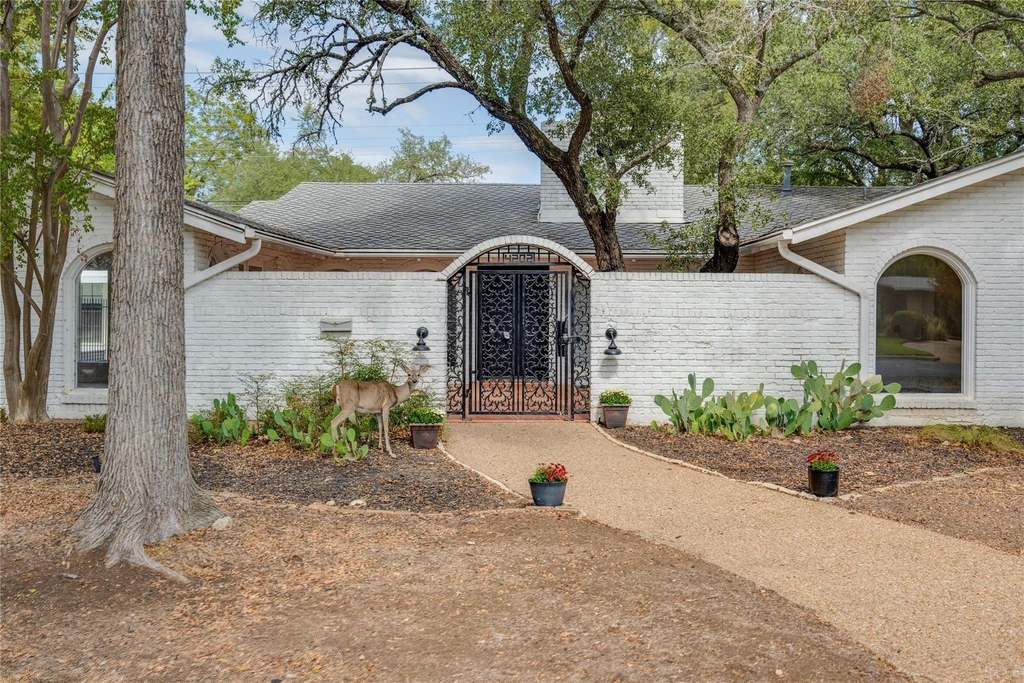 4202 N N Hills Dr Dr - Photo 0