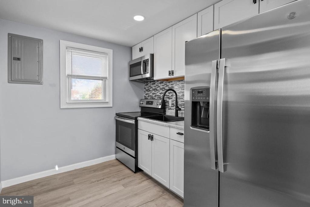 111 Walnut Avenue - Photo 2