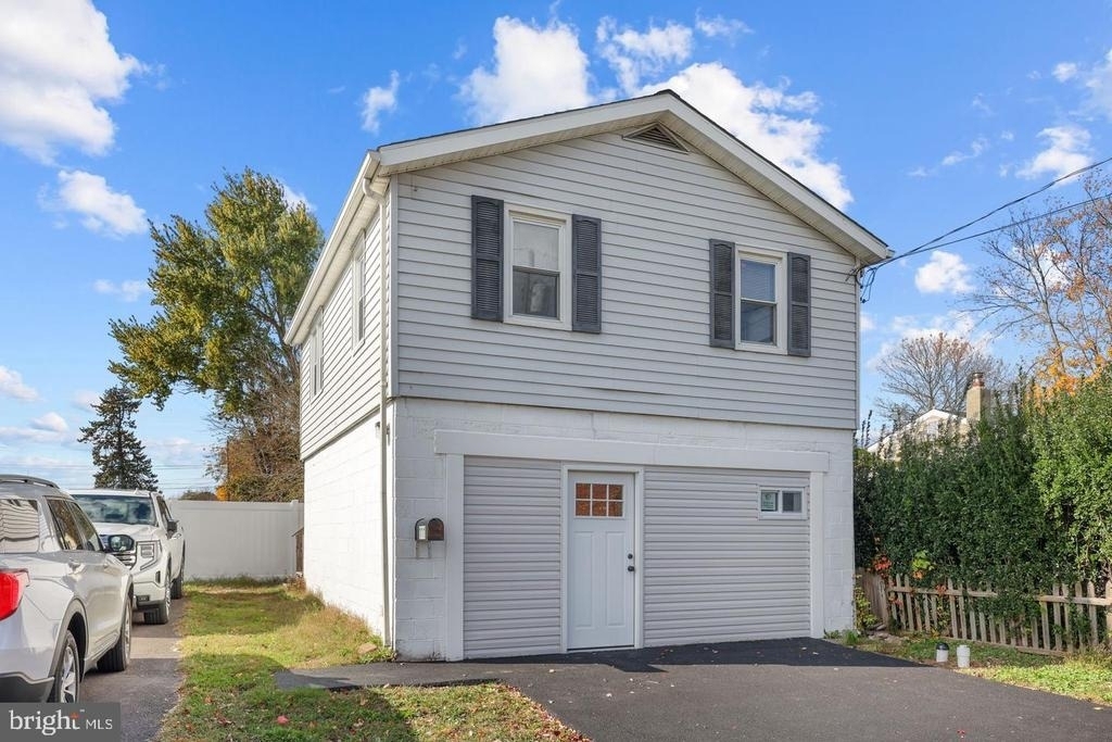 111 Walnut Avenue - Photo 0