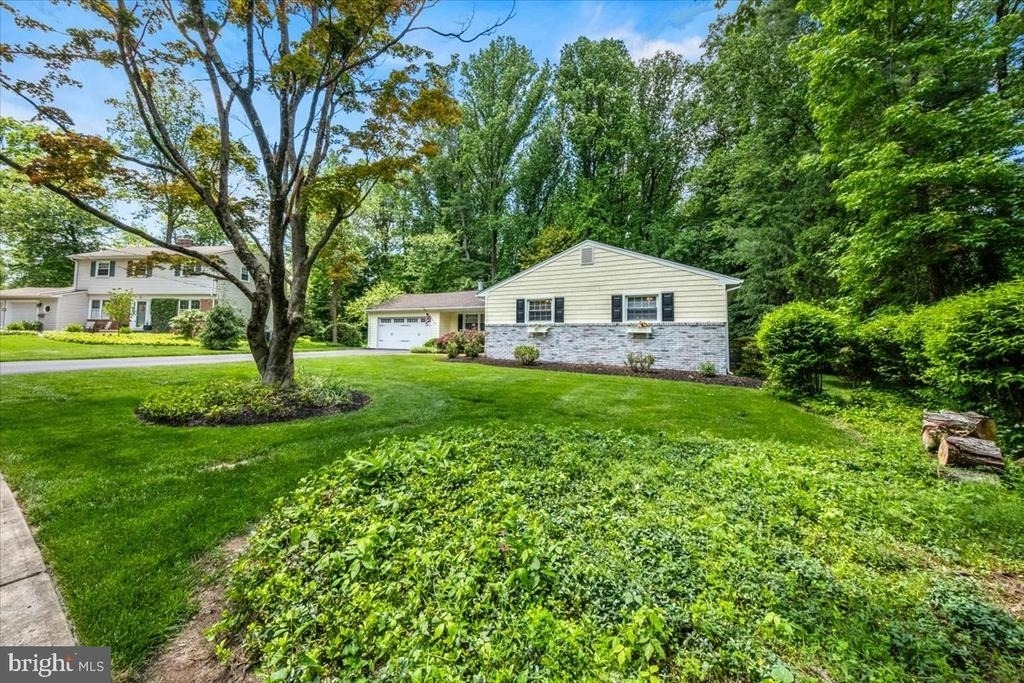 40 Pineknoll Drive - Photo 1