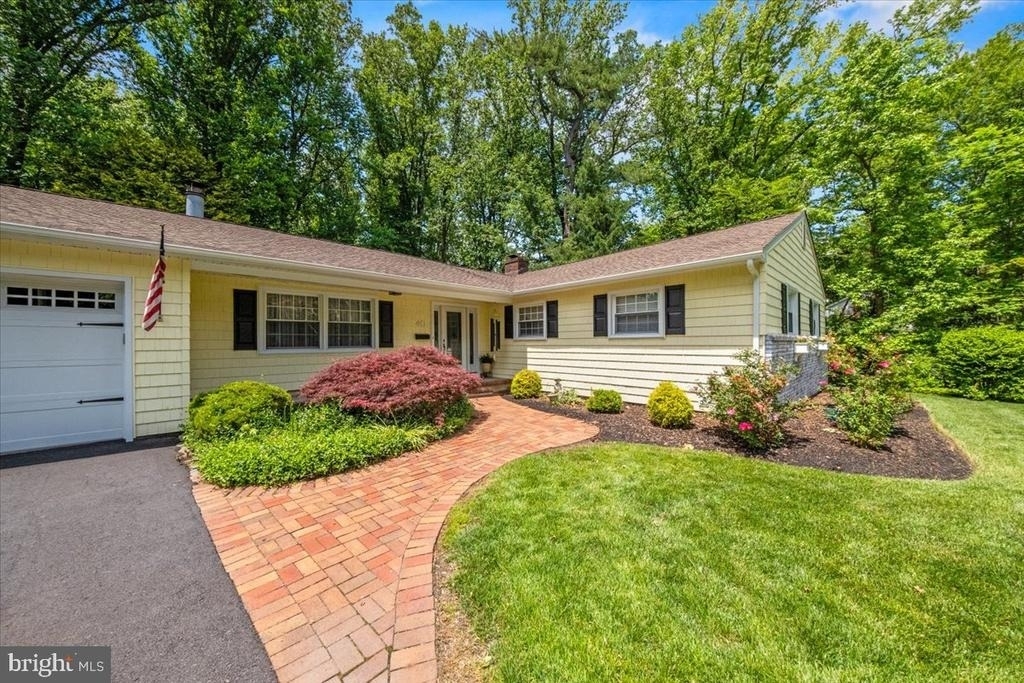 40 Pineknoll Drive - Photo 3