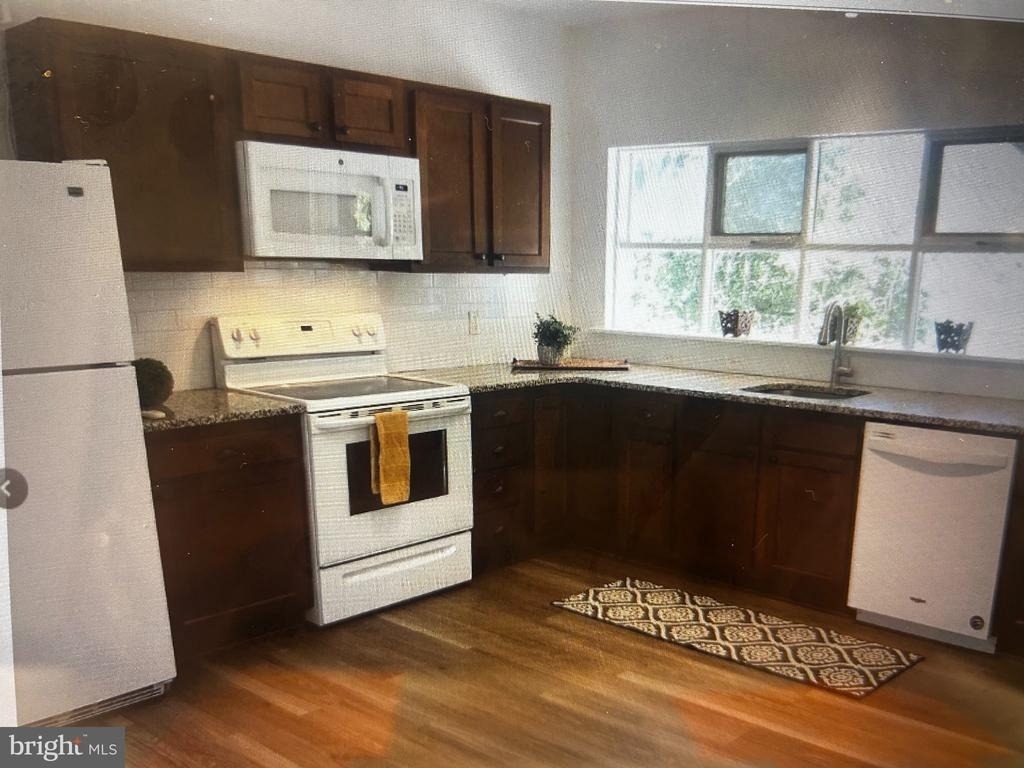 1085 Glassboro Road - Photo 3
