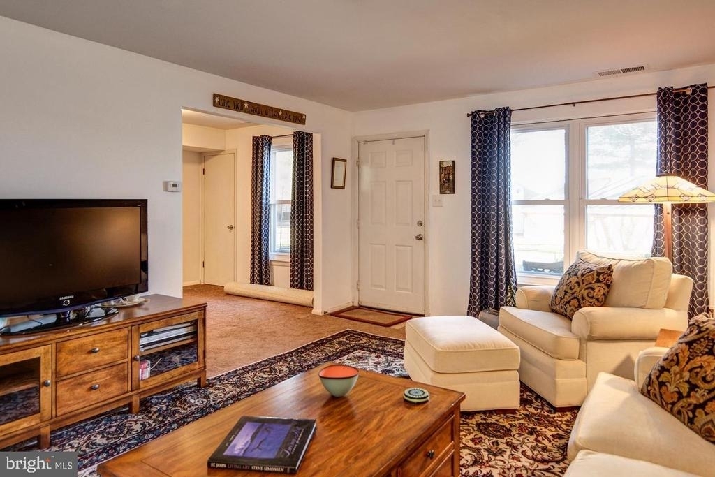 1013 Harbour Drive - Photo 2