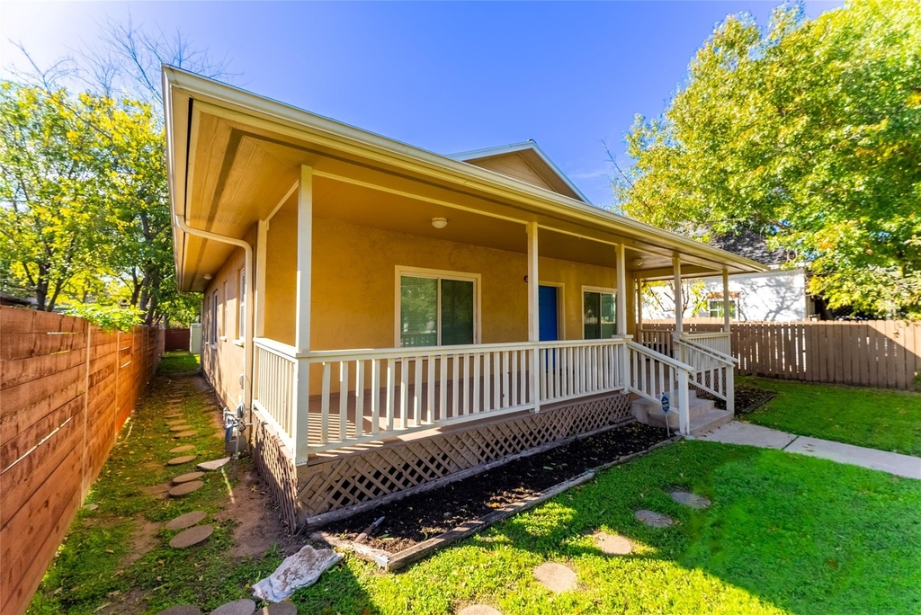 1209 E 3rd St - Photo 2