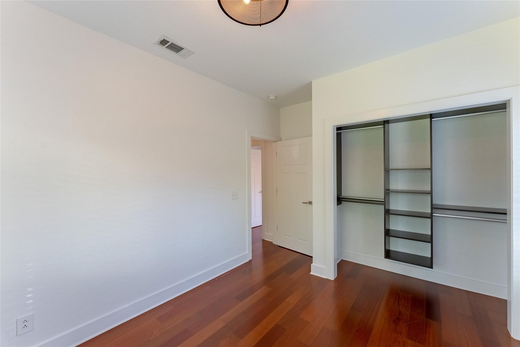 1209 E 3rd St - Photo 16