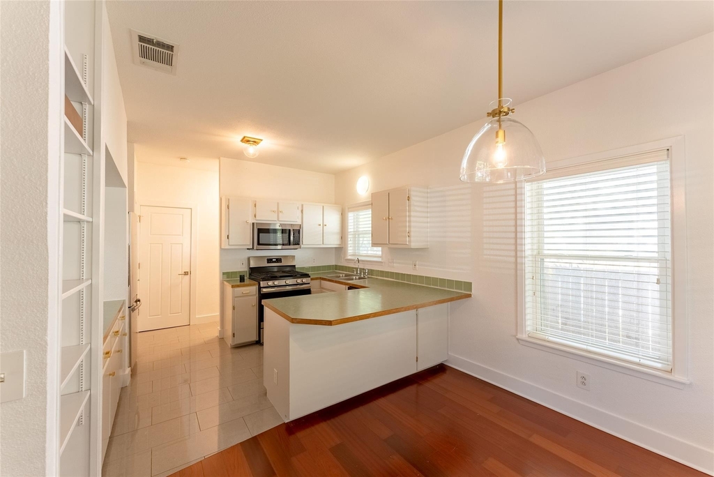 1209 E 3rd St - Photo 5