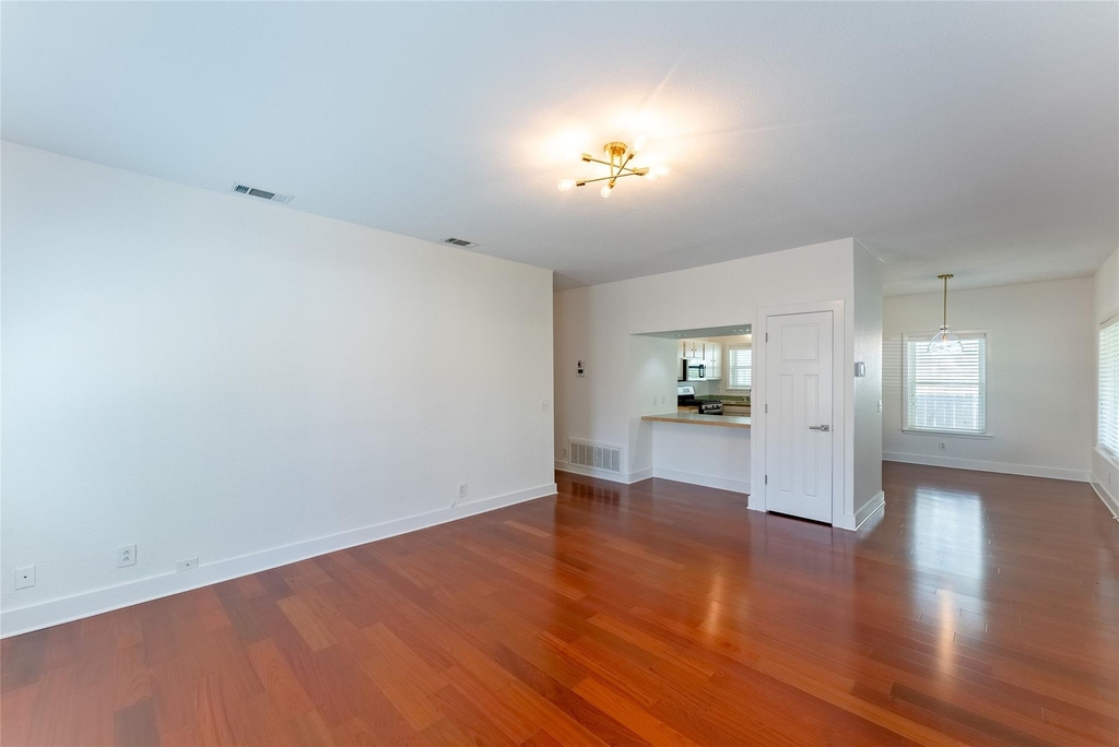 1209 E 3rd St - Photo 3