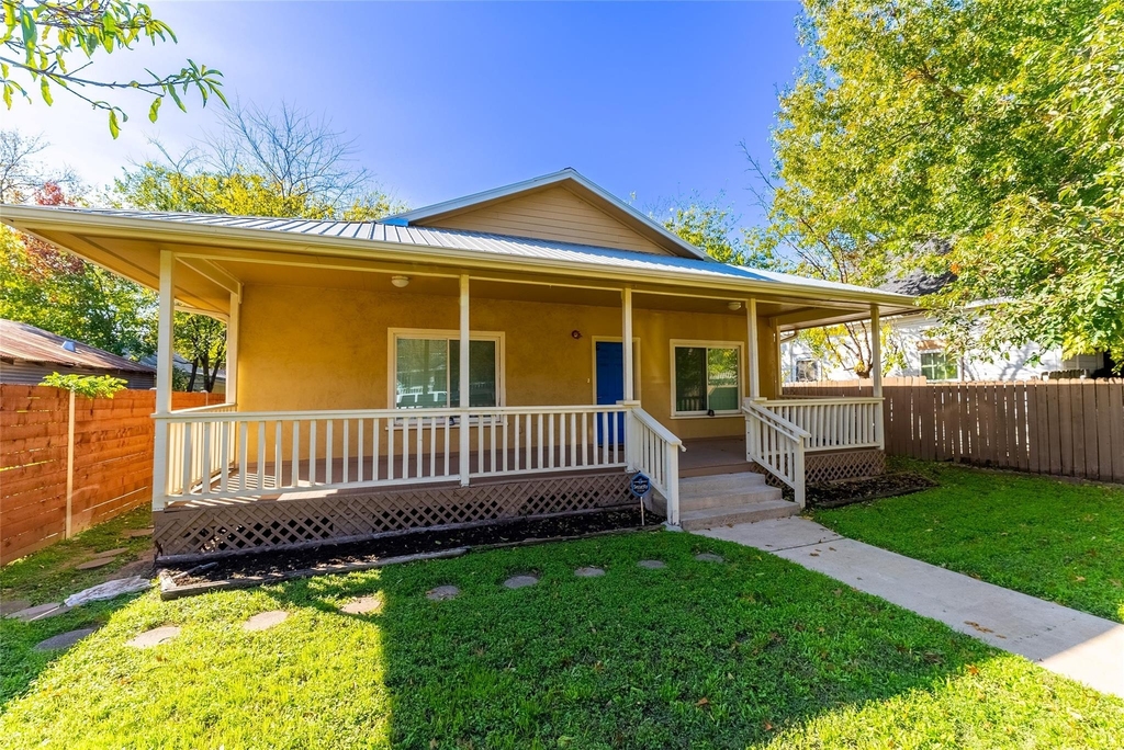 1209 E 3rd St - Photo 1