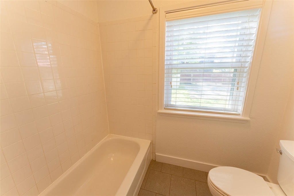 1209 E 3rd St - Photo 14