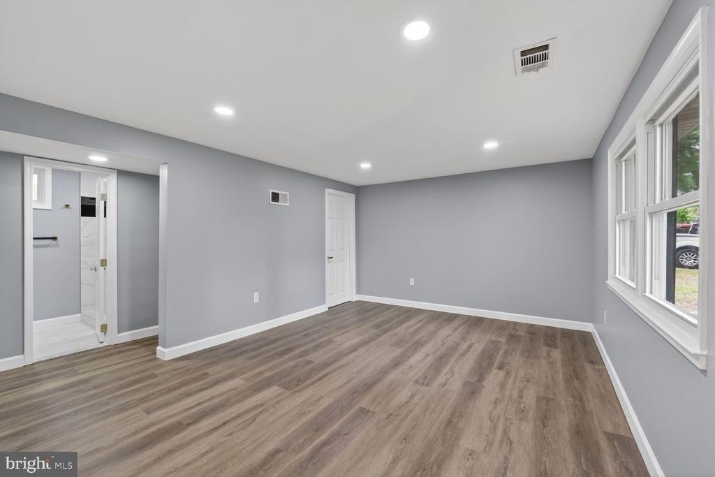 3604 Halloway N - Photo 4