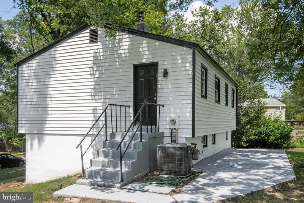 3604 Halloway N - Photo 2