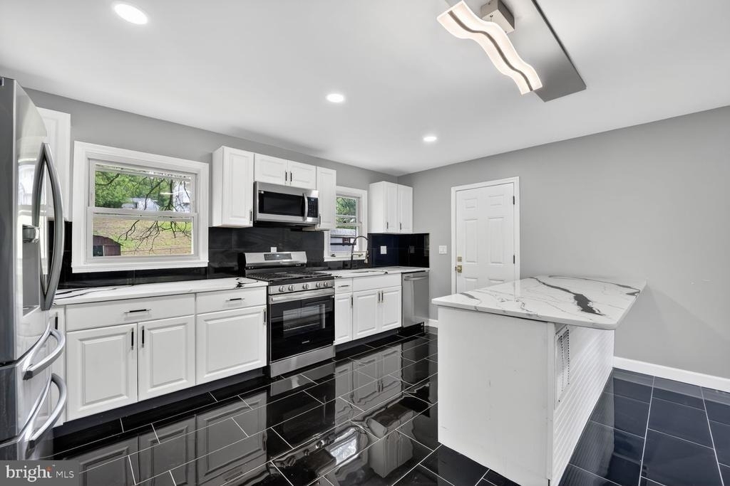 3604 Halloway N - Photo 15