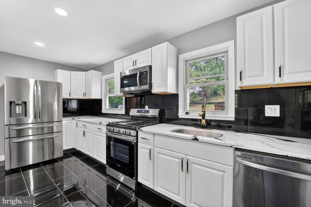 3604 Halloway N - Photo 16