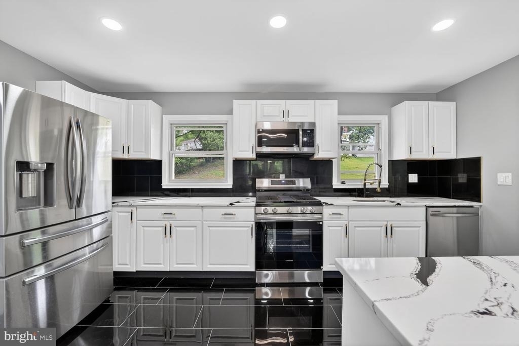 3604 Halloway N - Photo 19