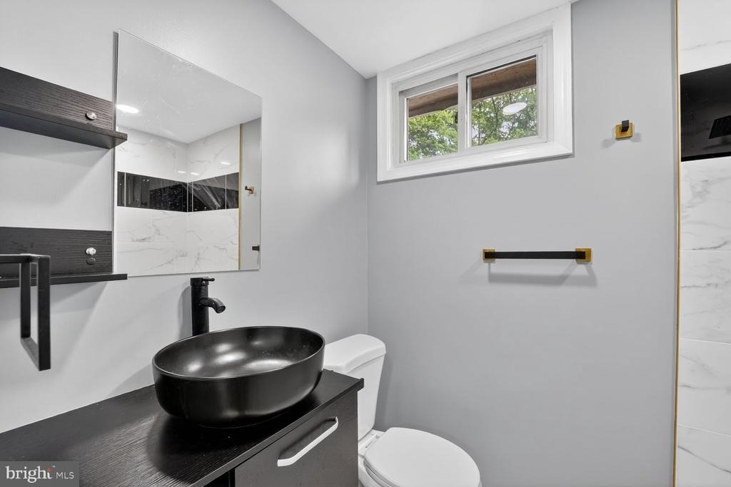 3604 Halloway N - Photo 8