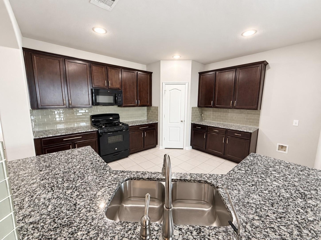6050 Malta Cir - Photo 5
