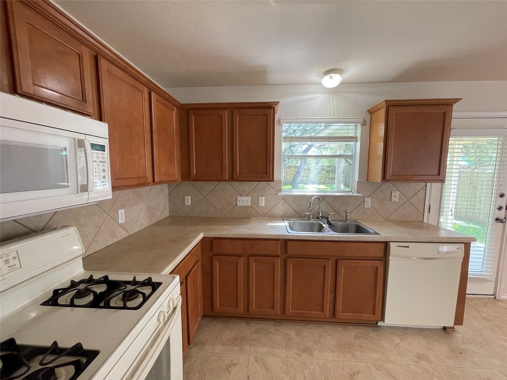 3830 Castle Rock Cv - Photo 9
