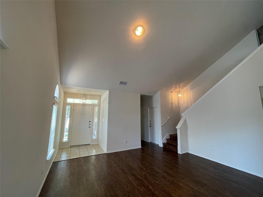 3830 Castle Rock Cv - Photo 2