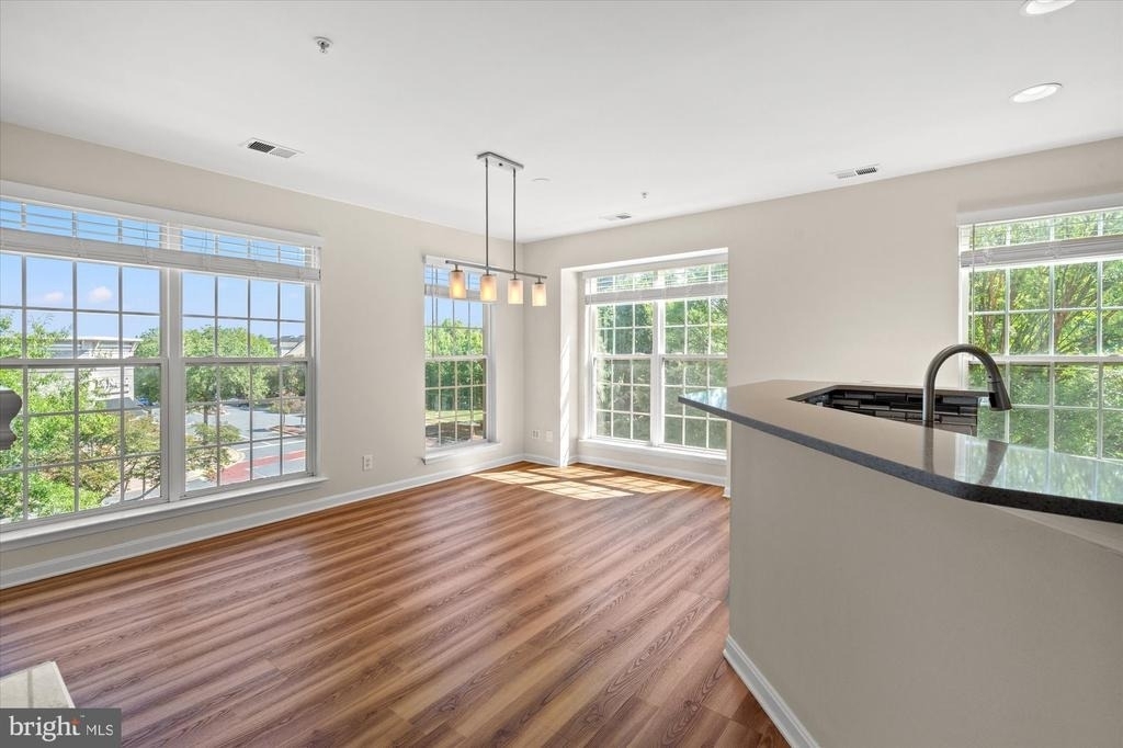 220 Fallsgrove Boulevard - Photo 6