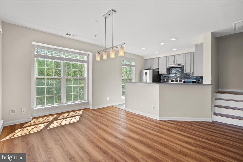 220 Fallsgrove Boulevard - Photo 7