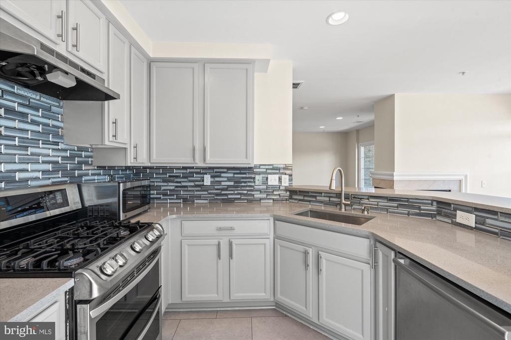 220 Fallsgrove Boulevard - Photo 9
