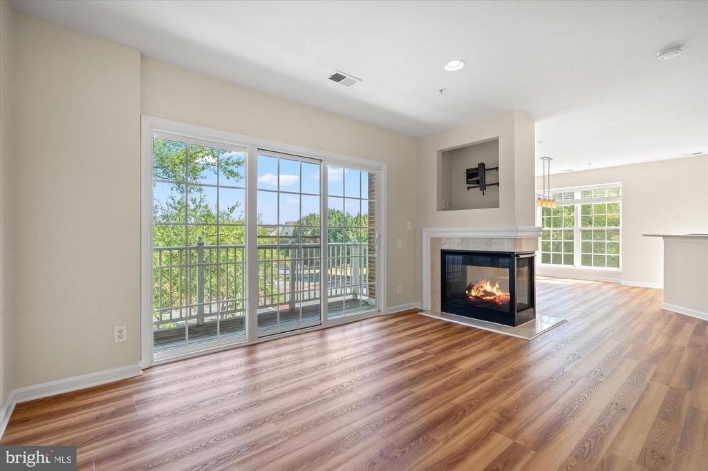 220 Fallsgrove Boulevard - Photo 2