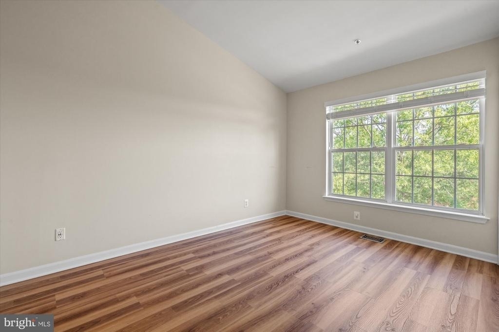 220 Fallsgrove Boulevard - Photo 14
