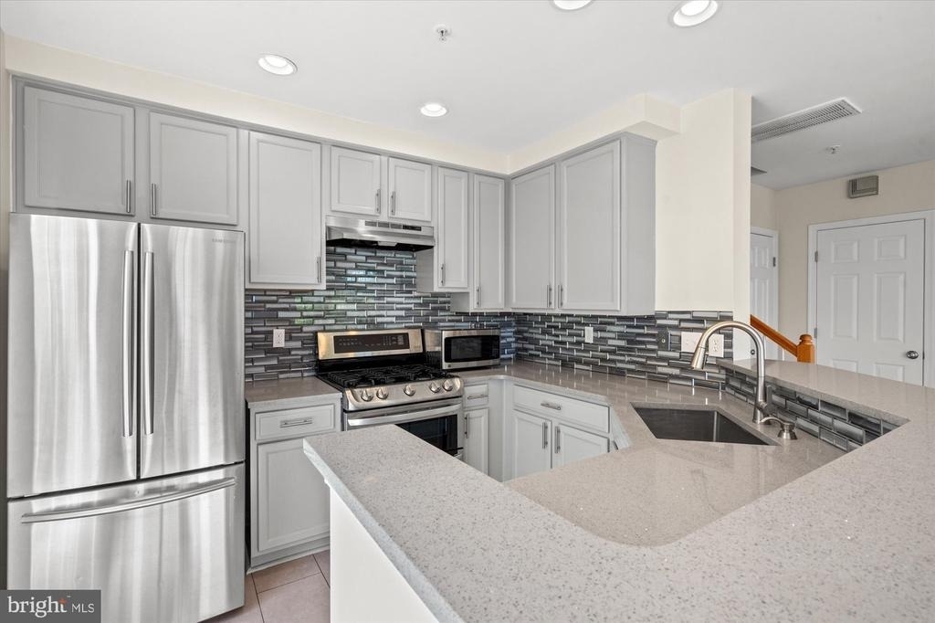 220 Fallsgrove Boulevard - Photo 10