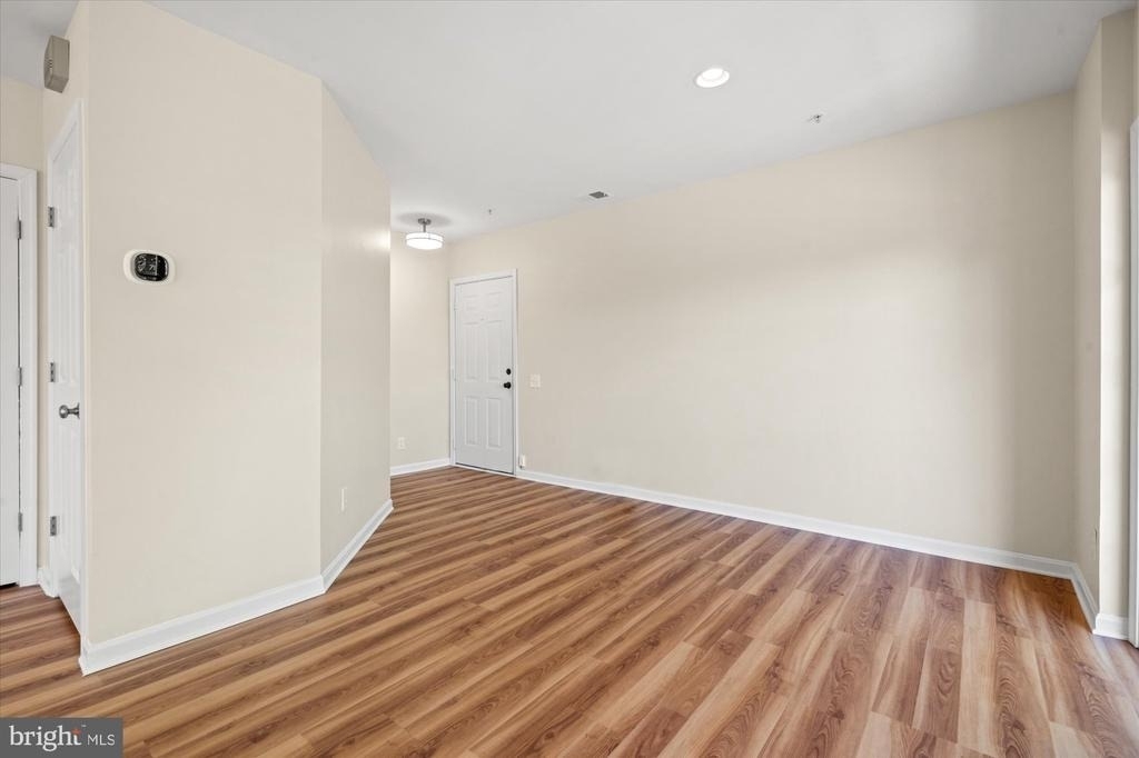 220 Fallsgrove Boulevard - Photo 3