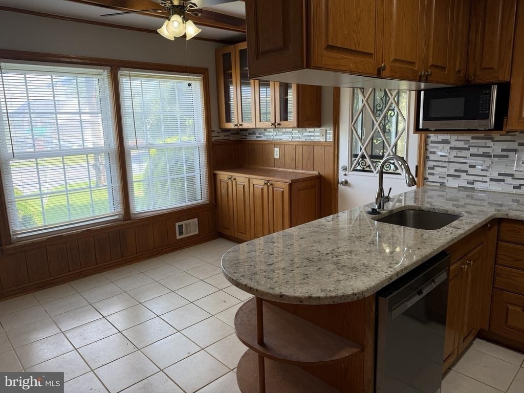 13100 Cabinwood Dr - Photo 4