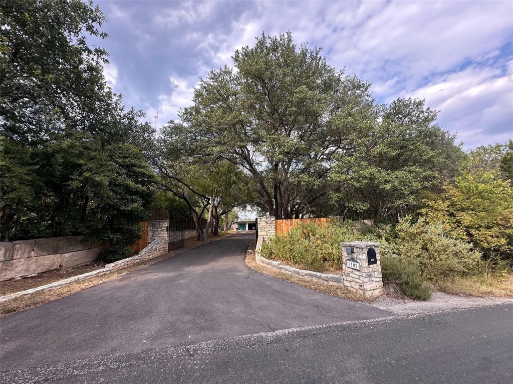 1302 Ridgecrest Dr - Photo 1