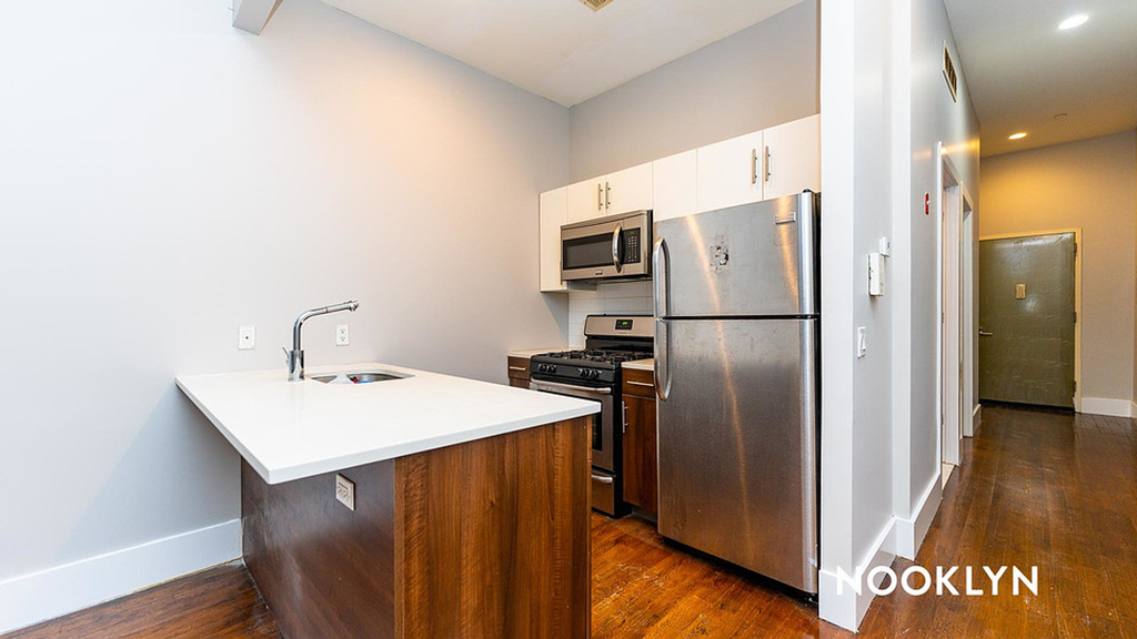 70 Kosciuszko St - Photo 1