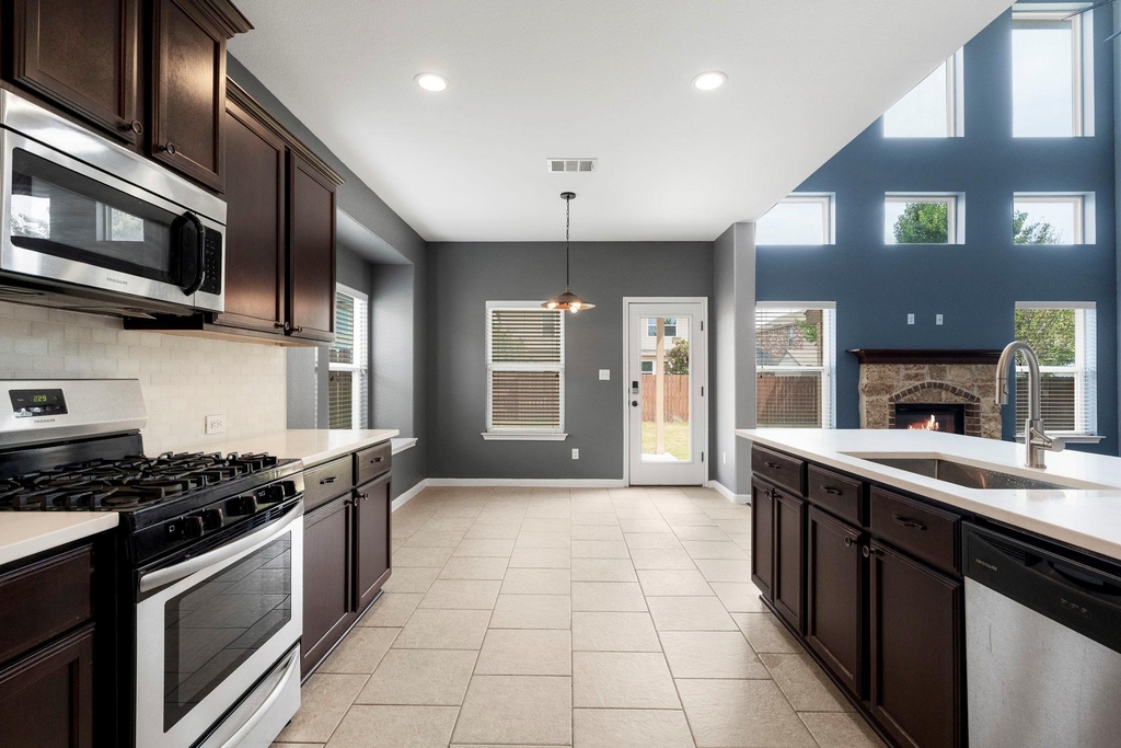 8525 Reggio St - Photo 8