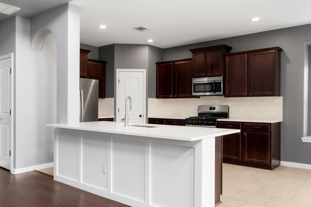 8525 Reggio St - Photo 6
