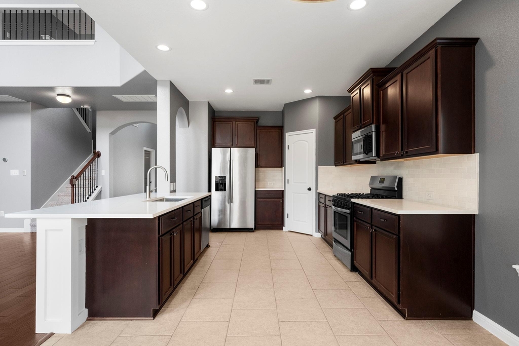 8525 Reggio St - Photo 9