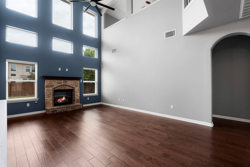 8525 Reggio St - Photo 4