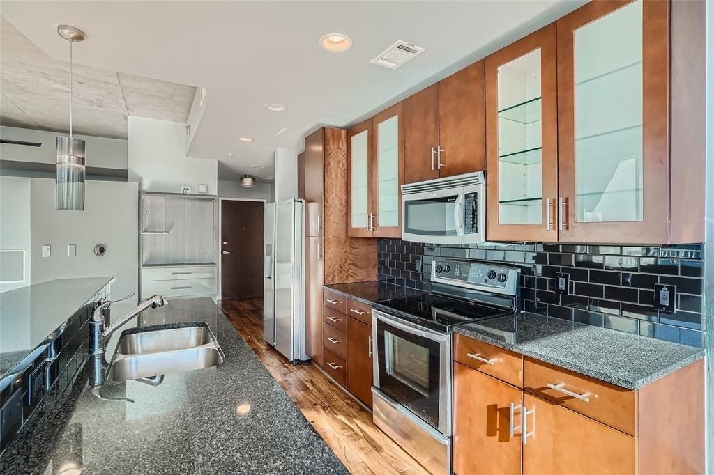 360 Nueces St - Photo 16
