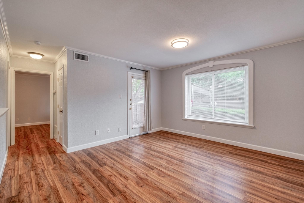 8210 Bent Tree Rd - Photo 4