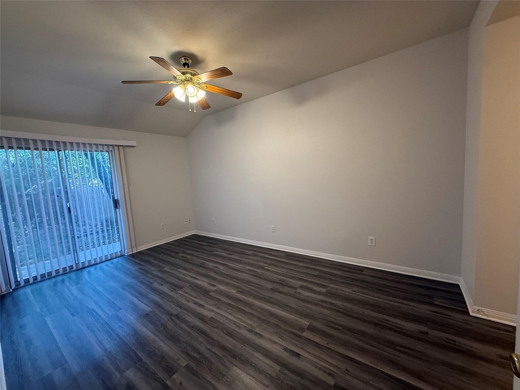 8713 Talyne Chaise Cir - Photo 2