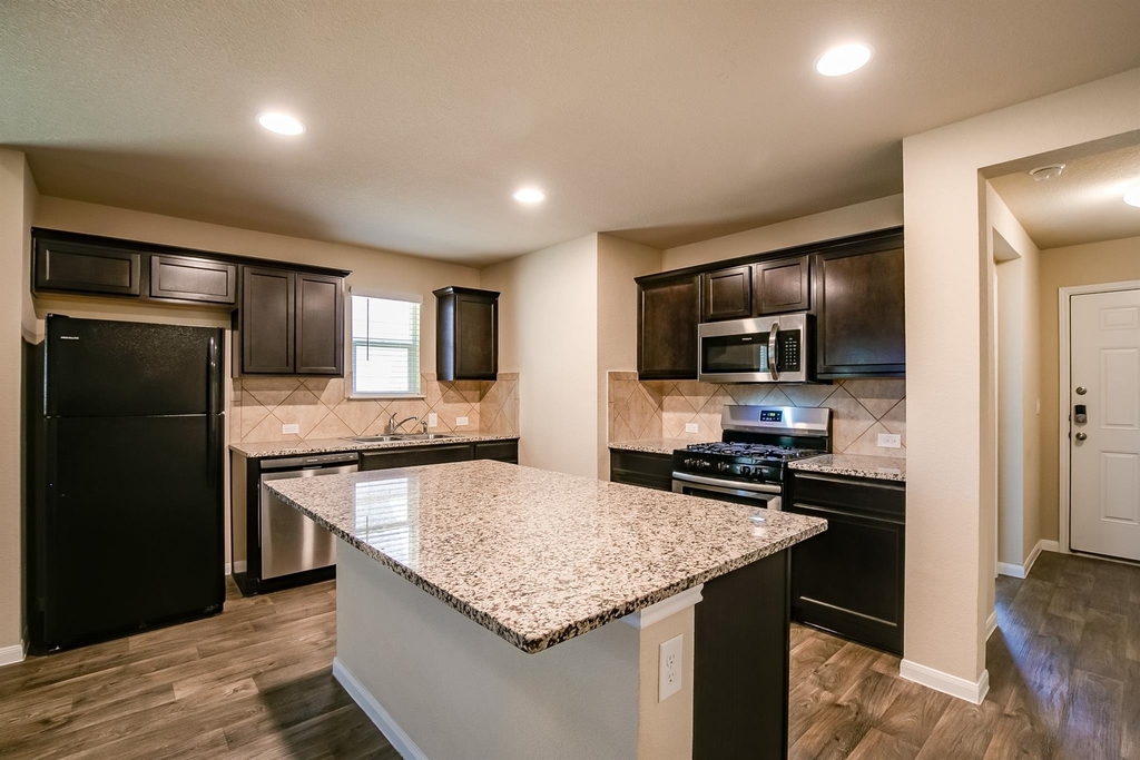 15008 Custis Ln - Photo 8