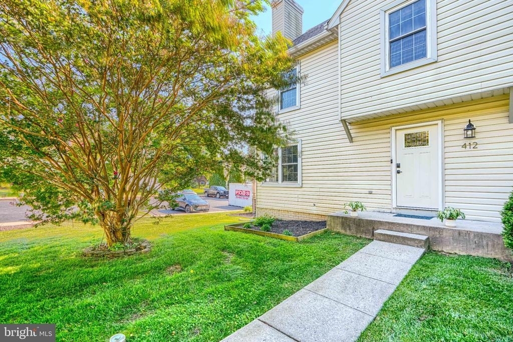 412 Darby Lane - Photo 1