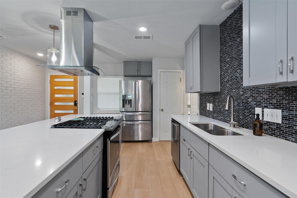 9107 Shepard Dr - Photo 0